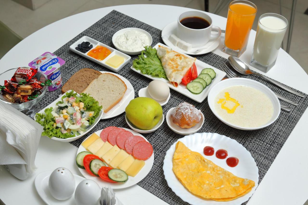 Golden Hotel Bishkek Bagian luar foto
