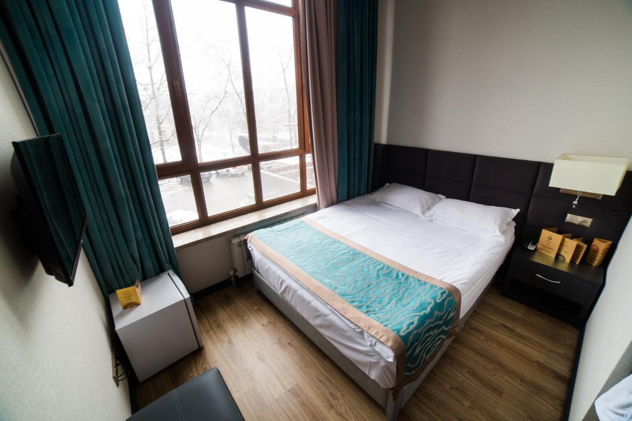 Golden Hotel Bishkek Bagian luar foto