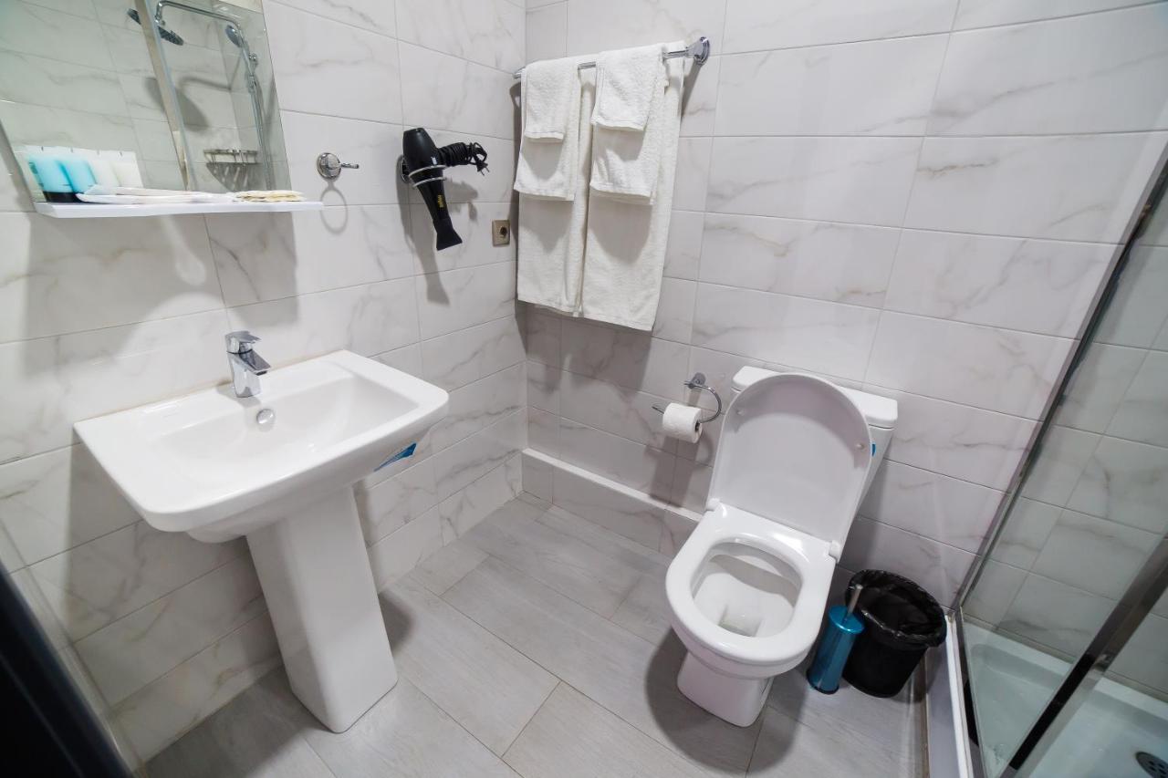 Golden Hotel Bishkek Bagian luar foto