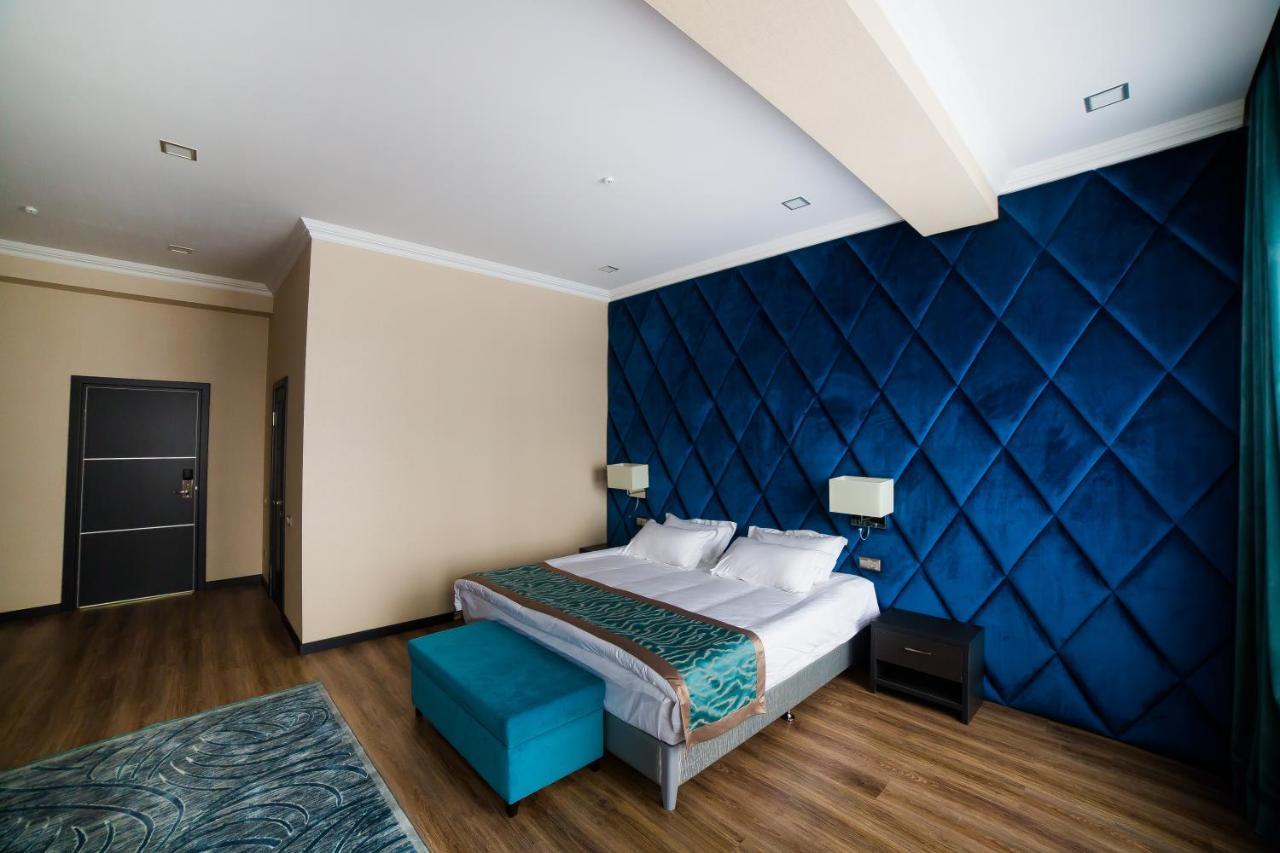 Golden Hotel Bishkek Bagian luar foto