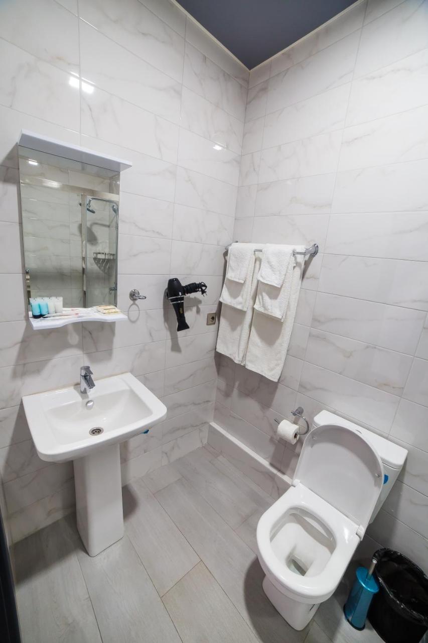 Golden Hotel Bishkek Bagian luar foto