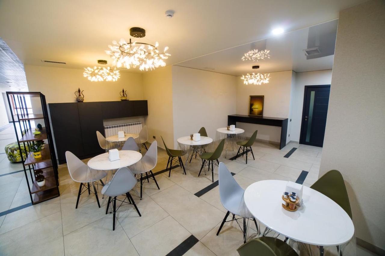 Golden Hotel Bishkek Bagian luar foto