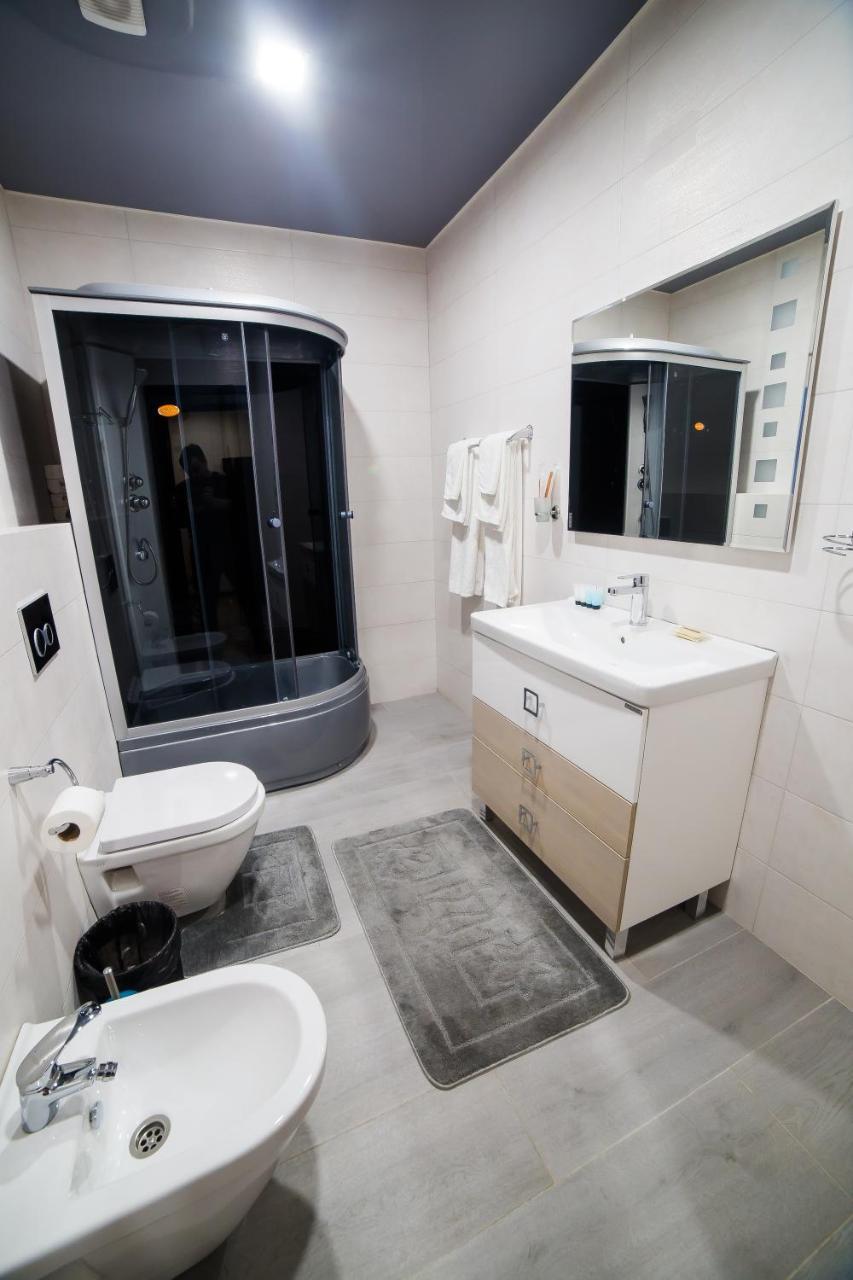 Golden Hotel Bishkek Bagian luar foto