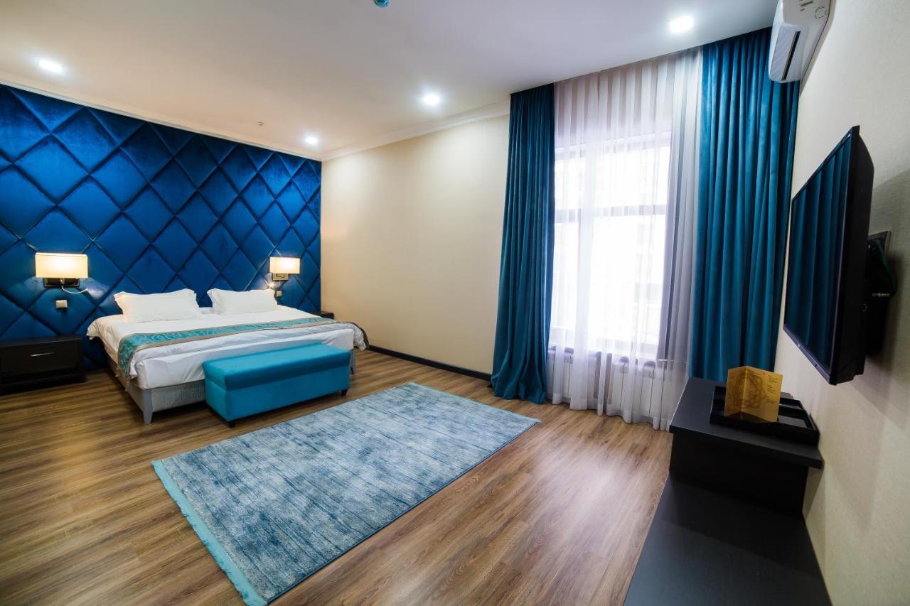 Golden Hotel Bishkek Bagian luar foto