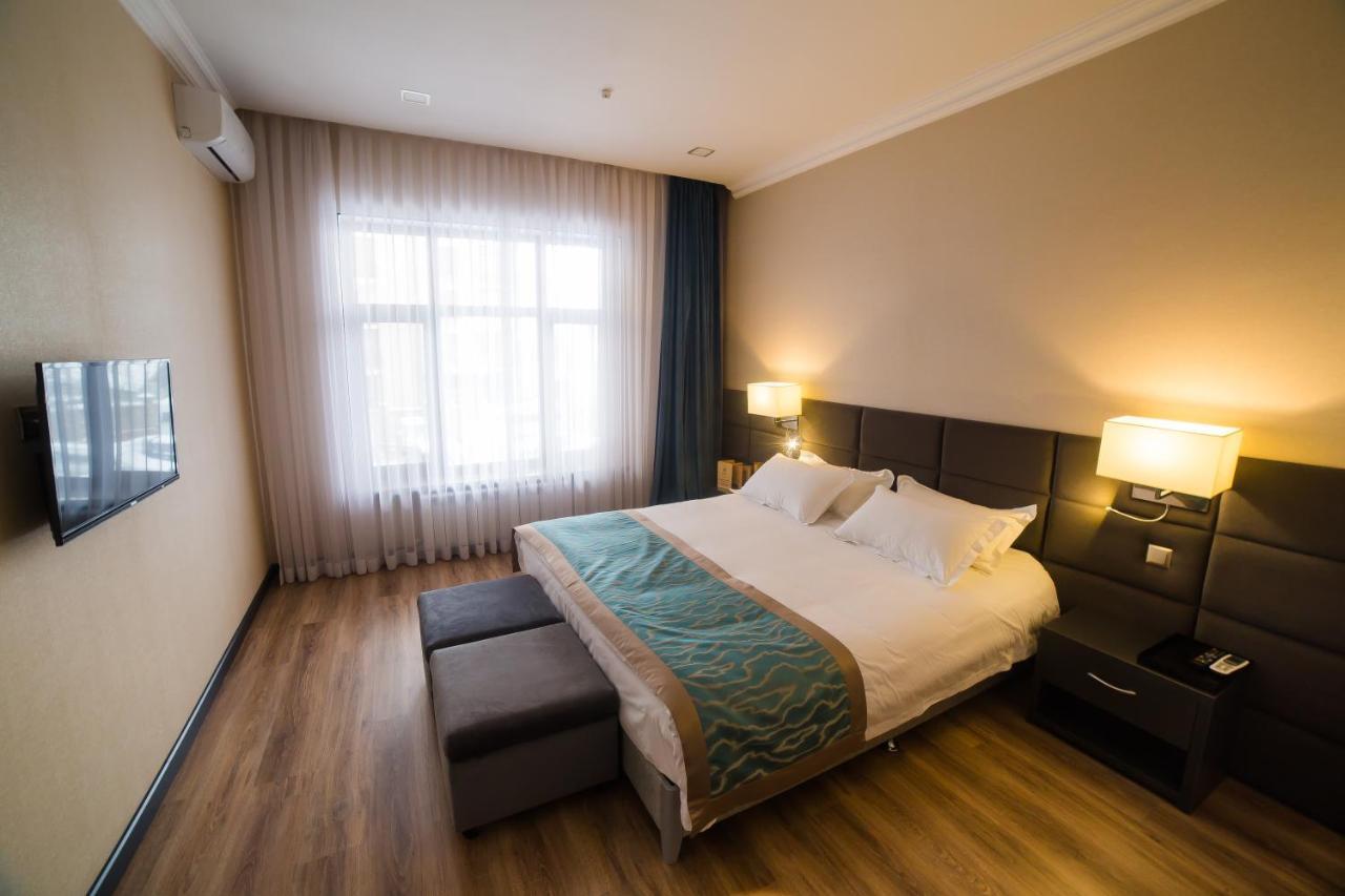 Golden Hotel Bishkek Bagian luar foto