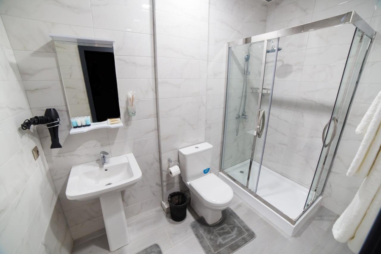 Golden Hotel Bishkek Bagian luar foto